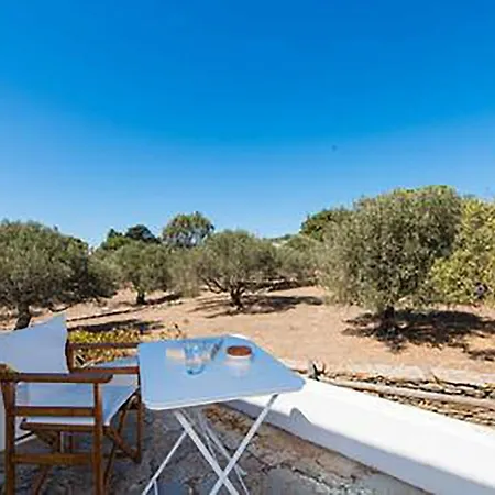 Family In A Picturesque Village In Sifnos Artemonas