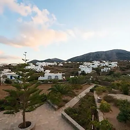Family In A Picturesque Village In Sifnos * Artemonas